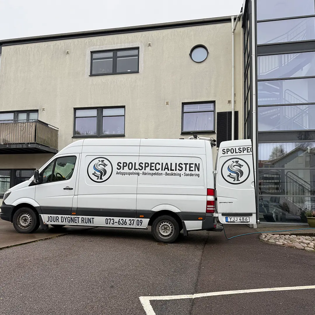 Spolbil i Göteborg vid akut stopp i avlopp